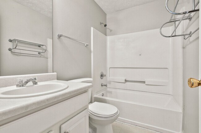 Building Photo - 4BR Home with Lake View in Swim Tennis Community
