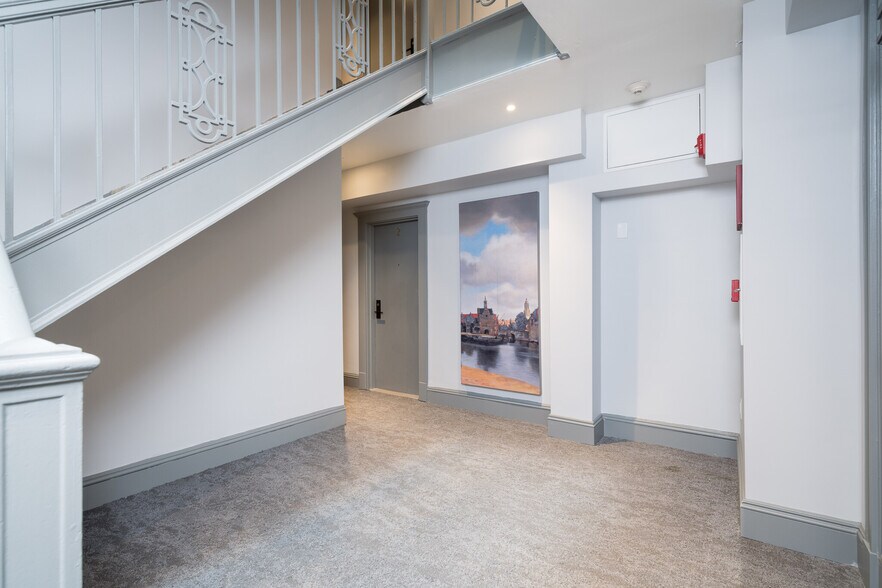 Building Photo - 19 A Forest St