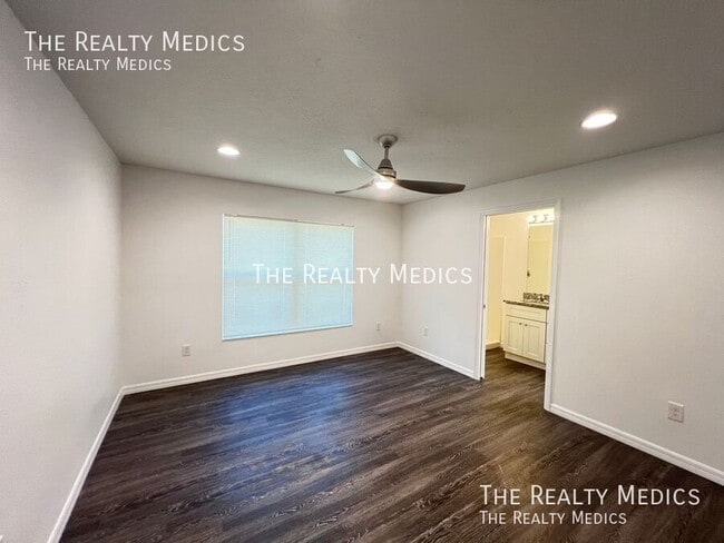 Building Photo - 125 Fisher Ct