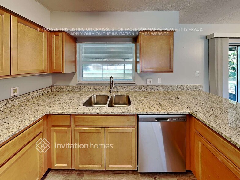 Building Photo - 120 Hidden Lake Dr