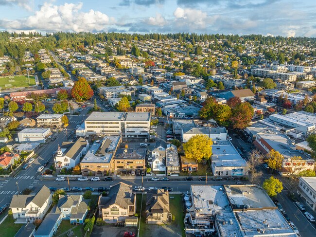Building Photo - 116 4th Ave N