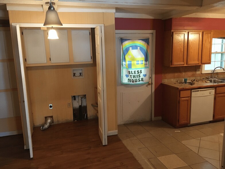 Building Photo - 2304 W Lotus St