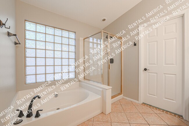 Building Photo - 703 W Canary Way