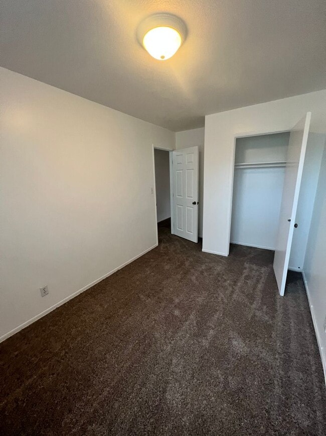 Building Photo - Ventura - Two bedroom ground floor apartment!