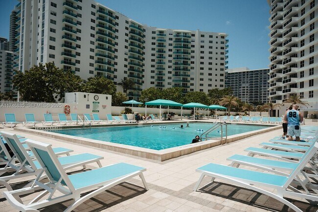 Building Photo - 3725 S Ocean Dr