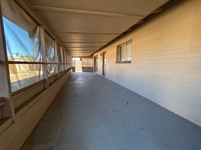 Building Photo - 1932 E Loyola Dr