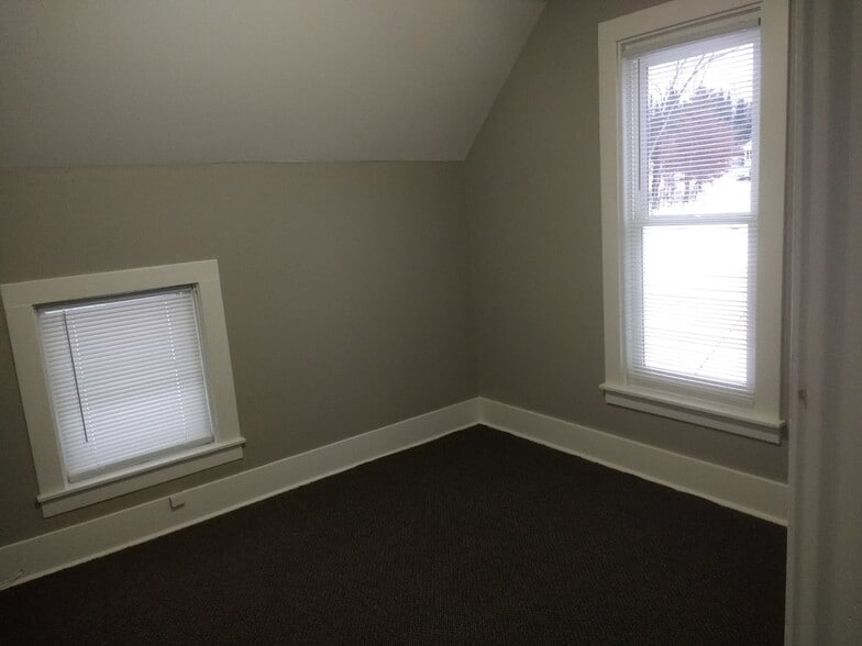 Building Photo - 522 Vine St