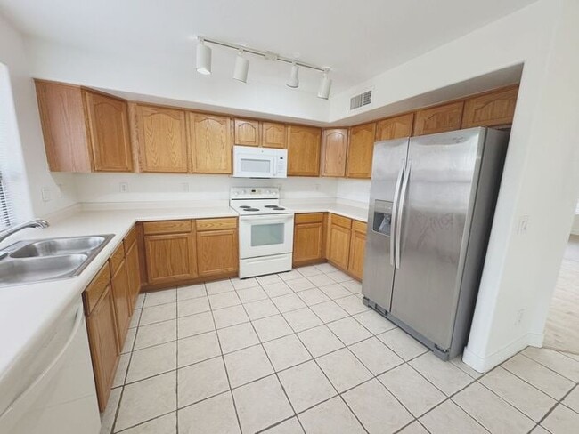 Building Photo - MOVE IN SPECIALS!! 15 DAYS RENT FREE!! Wonderful large, 4 br 2.5 ba family home in Johnson Ranch