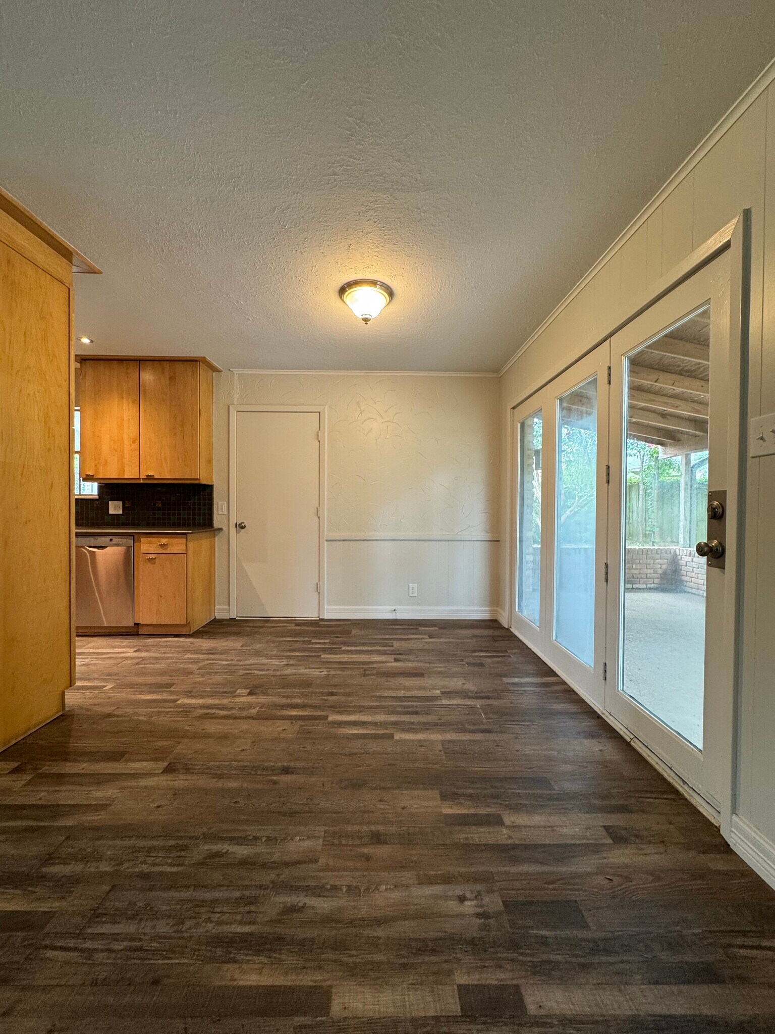 Building Photo - 302 Mobile Dr