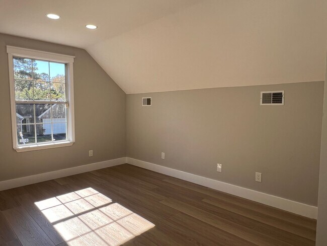 Building Photo - Remodeled Home with Excellent Location and...