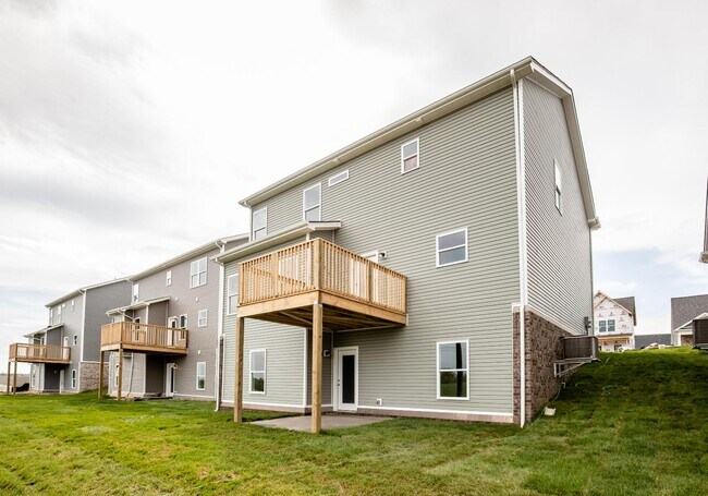 Building Photo - 685 Shaker Dr
