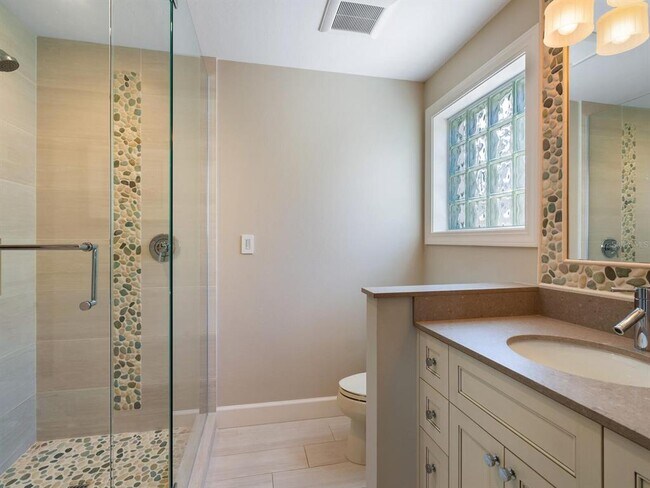 Building Photo - 606 Owl Way