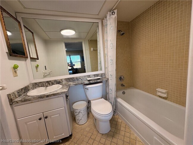 Building Photo - 106 Fairway Ct