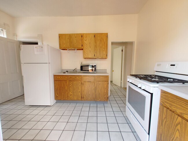 Building Photo - Freshly updated 2 bed/1 bath Close to Wexner Medical Center