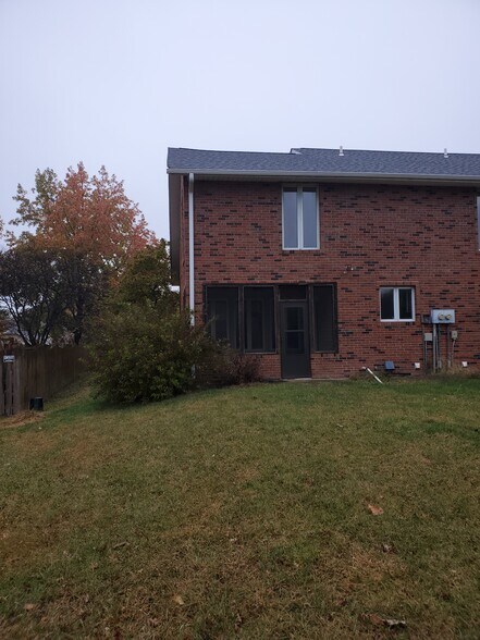 Building Photo - 12 Pebble Ct