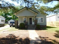 Building Photo - Cute 2 Bedroom 1 Bathroom House