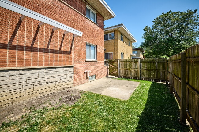 Building Photo - 10033 Frontage Rd