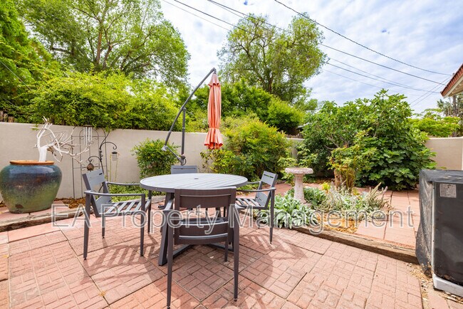 Building Photo - 520 San Pasquale Ave SW