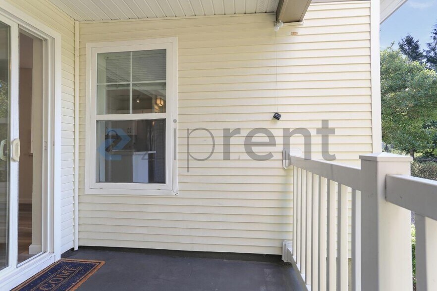 Building Photo - Unit A105