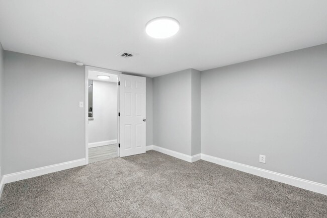 Building Photo - Spacious 3 bedroom home with finished base...