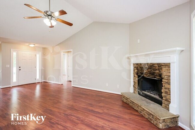 Building Photo - 803 Kenwood Ln