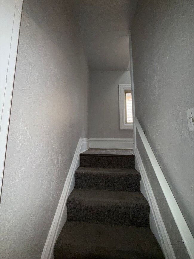 Building Photo - 826 Collins St