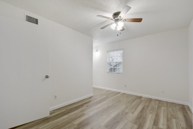 Building Photo - 6803 Woodhue Dr