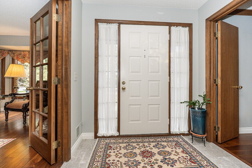 Building Photo - 1574 Devonshire Dr