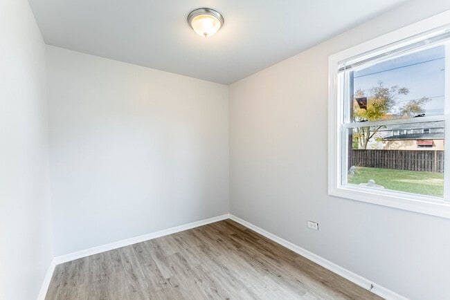 Building Photo - 3807 S Albany Ave