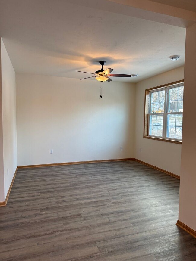 Building Photo - 543