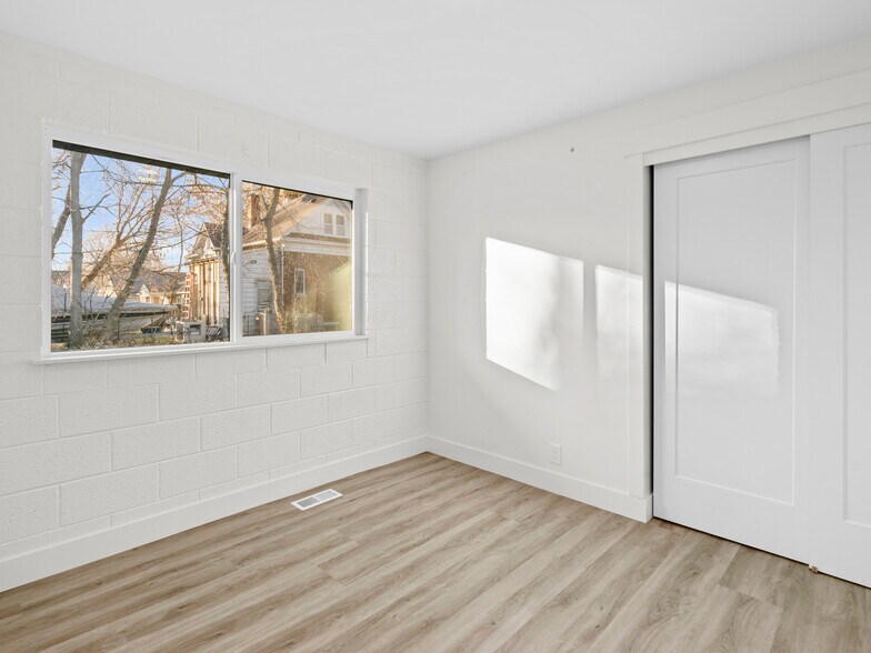 Building Photo - 2263 S Lake St