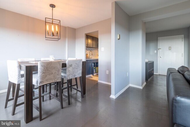 Building Photo - 1111 University Blvd W