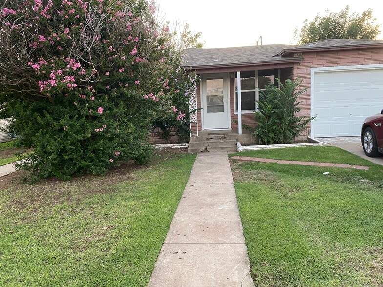 Building Photo - 2104 Date Ave