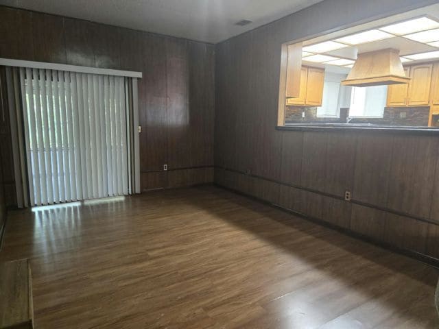 Building Photo - 160 Ave F S