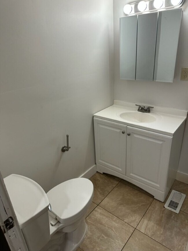 Building Photo - 605 E Buchtel Ave