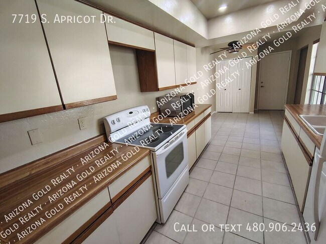 Building Photo - 7719 S Apricot Dr