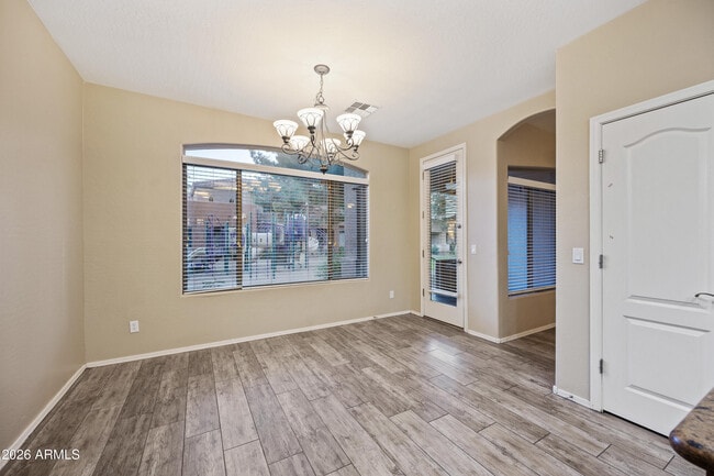 Building Photo - 2600 E Springfield Pl