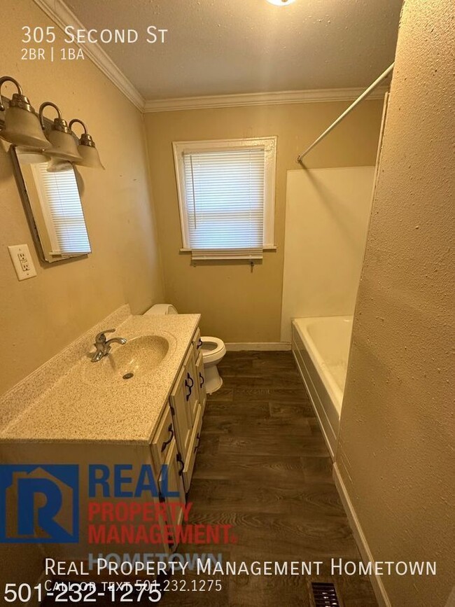 Building Photo - 305 Second St-