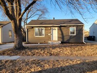 Building Photo - 2 bedroom house