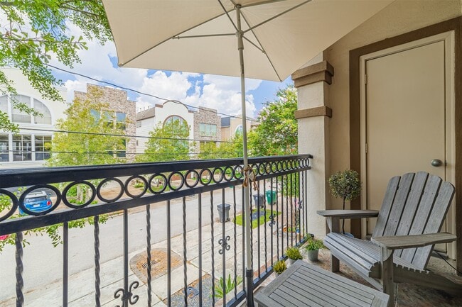 Building Photo - 702 Asbury St