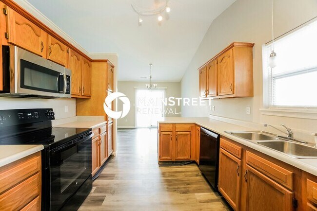 Building Photo - 3 Bedroom Pet-Friendly Home in INDIANAPOLIS, IN with Main Street Renewal