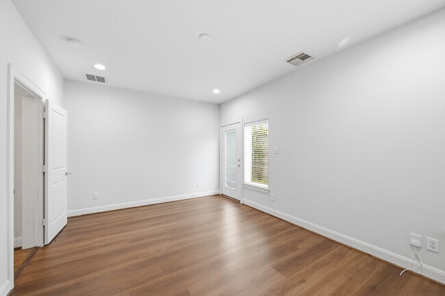 Building Photo - 1225 Bonner St