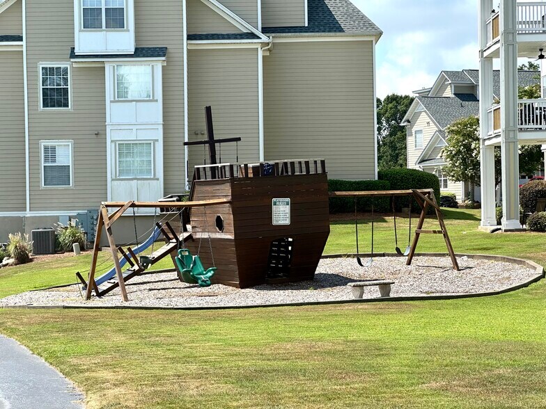 Building Photo - 149 Breezes Dr