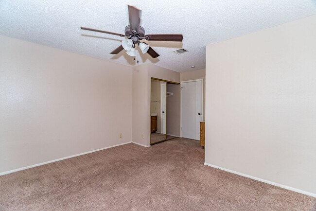 Building Photo - 12205 Magnolia Blossom St