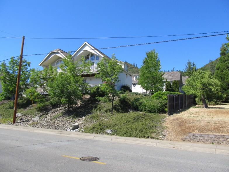 Primary Photo - 1660 NE Foothill Blvd