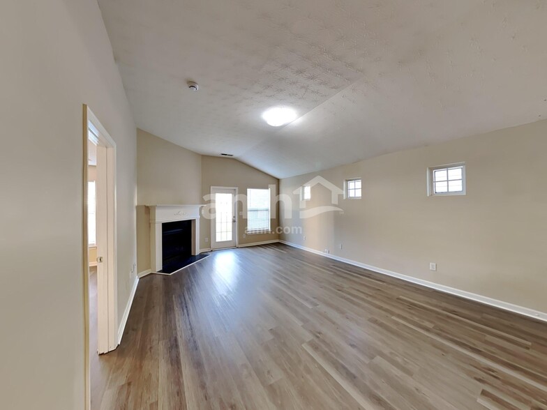 Building Photo - 204 Arrowhead Dr