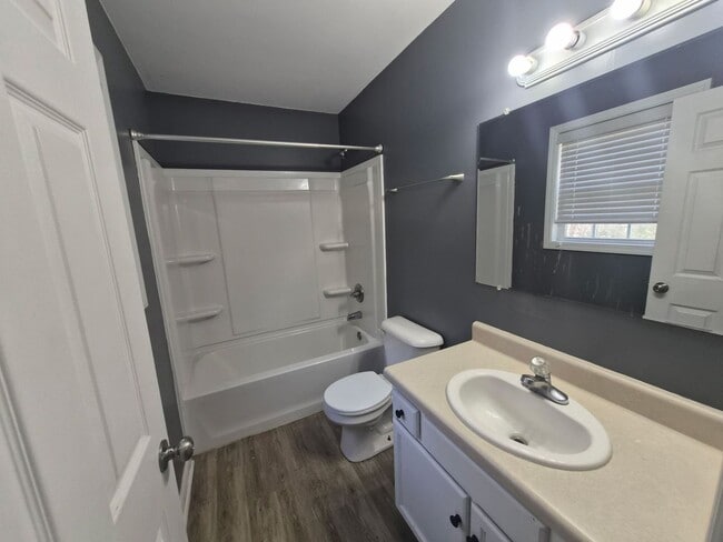 Building Photo - 305 Rack Ln