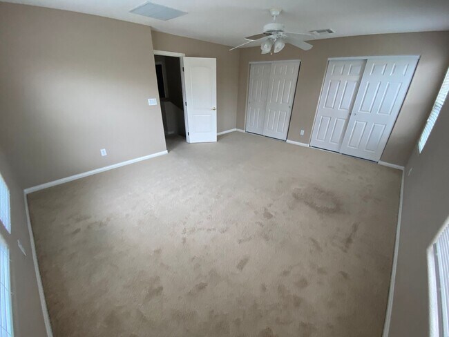 Building Photo - Wonderful 4 bed/2.5 bath home located in Summerlin