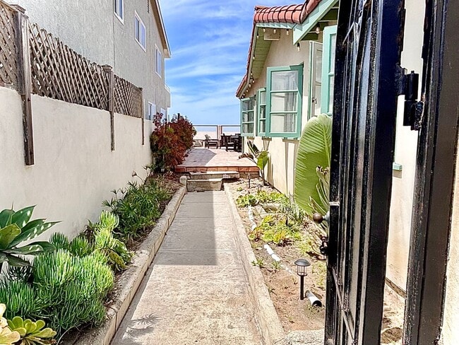 Building Photo - 1205O | Spanish Beach Bungalow Retreat | M...