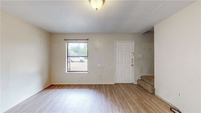 Building Photo - 1002 Verde Dr